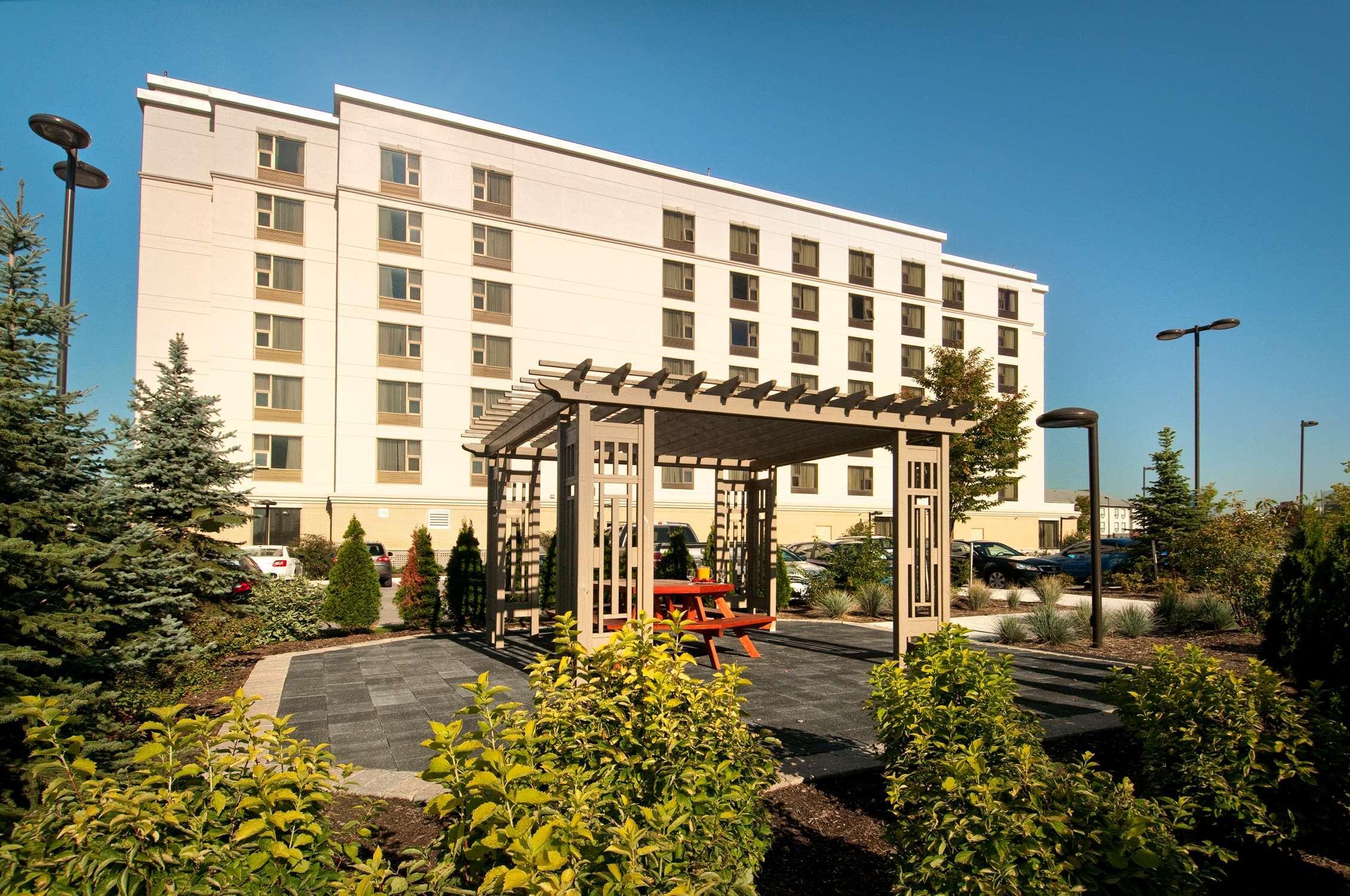 Hampton Inn By Hilton Toronto Airport Corporate Centre Exterior photo